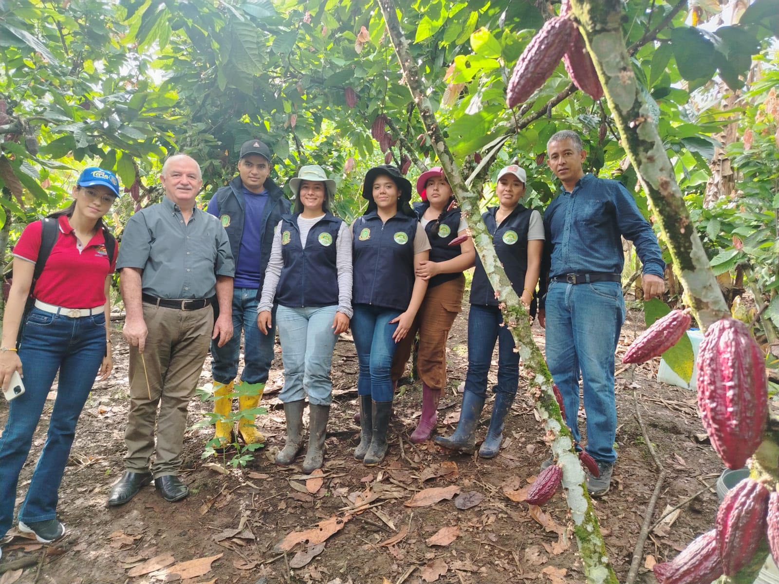 Visita a finca de cacao junto a productores y aliados para conocer el origen de la materia prima